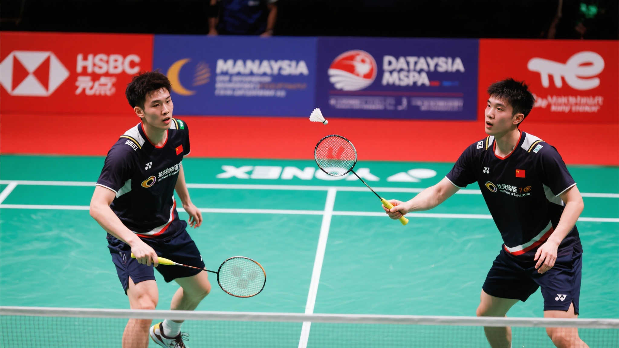 球进攻中头 球进攻中头